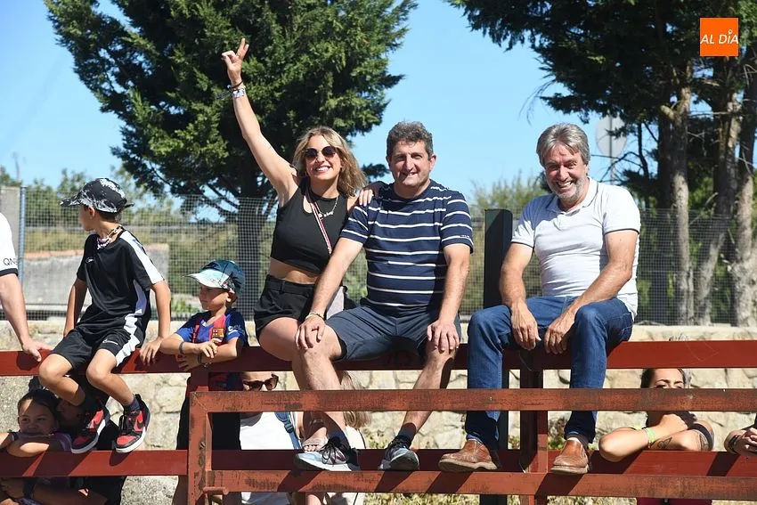 Foto 2 - El concurrido segundo encierro de Fuenteguinaldo entra con retraso y un poco m&aacute;s roto 