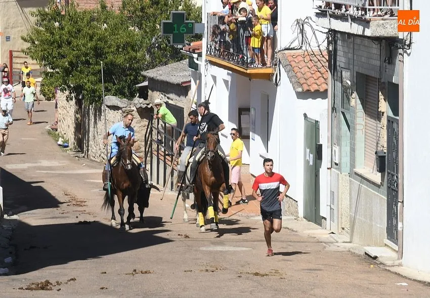 encierro a caballo VIllar de Ciervo