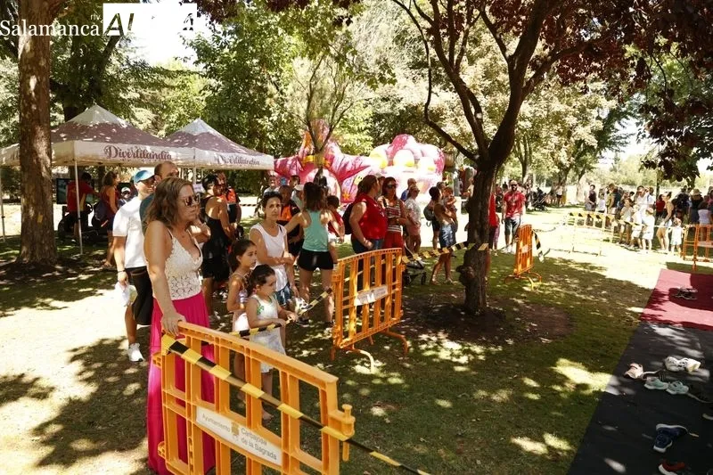 Hinchables y juegos infantiles en el Pardo de la Vega, en Carbajosa de la Sagrada. Foto de David Sañudo