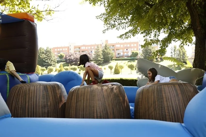 Hinchables y juegos infantiles en el Pardo de la Vega, en Carbajosa de la Sagrada. Foto de David Sañudo