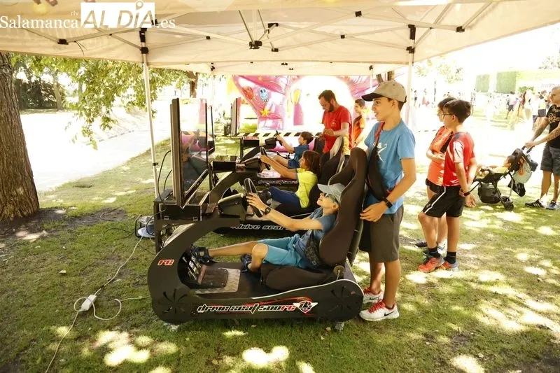 Hinchables y juegos infantiles en el Pardo de la Vega, en Carbajosa de la Sagrada. Foto de David Sañudo