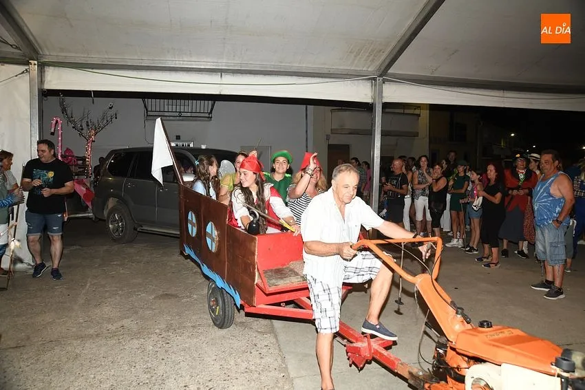 fiesta disfraces morasverdes