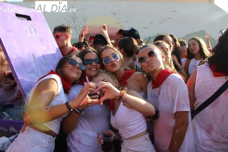 Foto 5 - Los albenses comienzan las fiestas con un chupinazo con mucha m&uacute;sica y diversi&oacute;n