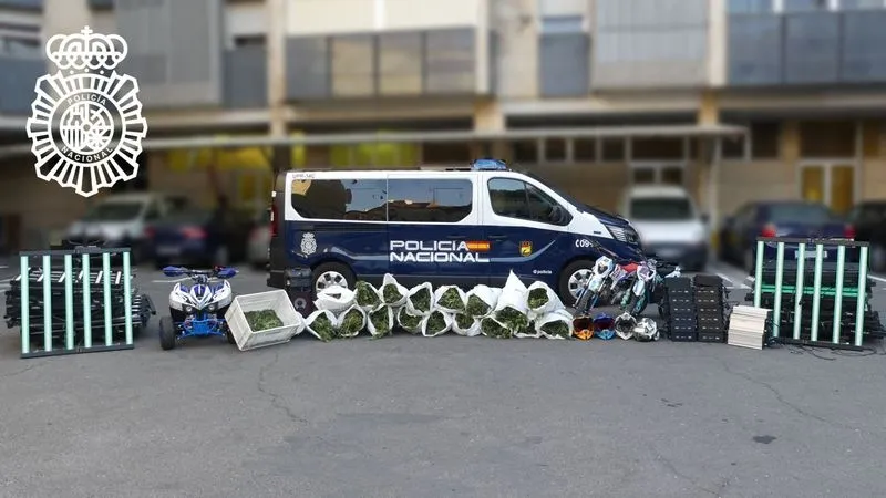 Foto 2 - Tres detenidos tras desmantelar una plantaci&oacute;n de marihuana en una vivienda de La Rad