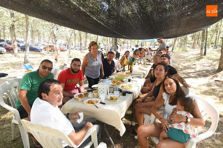 Foto 10 - R&iacute;o Fr&iacute;o acoge una paella popular para dar comienzo a las fiestas de San Ceferino
