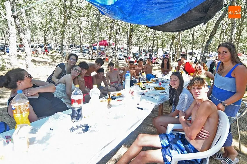 Foto 6 - R&iacute;o Fr&iacute;o acoge una paella popular para dar comienzo a las fiestas de San Ceferino