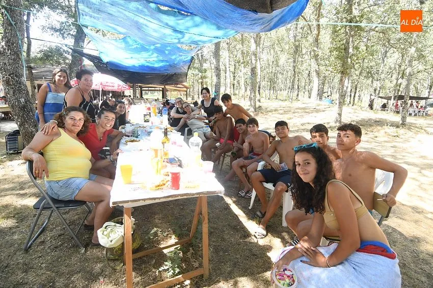 Foto 5 - R&iacute;o Fr&iacute;o acoge una paella popular para dar comienzo a las fiestas de San Ceferino