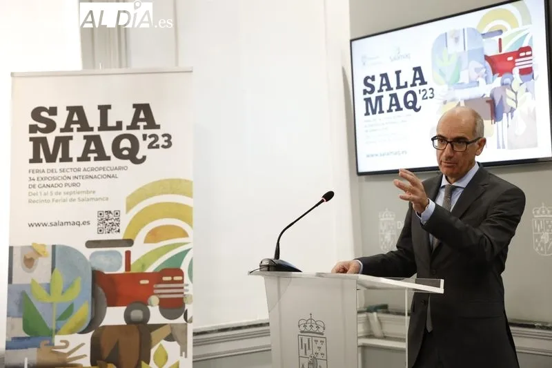 El presidente de la Diputación de Salamanca, Javier Iglesias, en la presentación de SALAMAQ 2023. Foto de David Sañudo