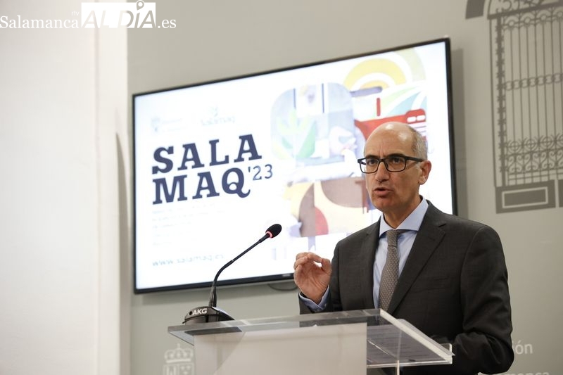 El presidente de la Diputación de Salamanca, Javier Iglesias, en la presentación de SALAMAQ 2023. Foto de David Sañudo