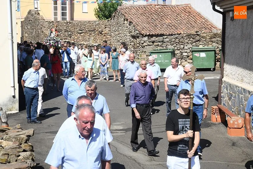 Foto 13 - Los Kintos de Villasrubias sacan en procesi&oacute;n al patr&oacute;n de la localidad