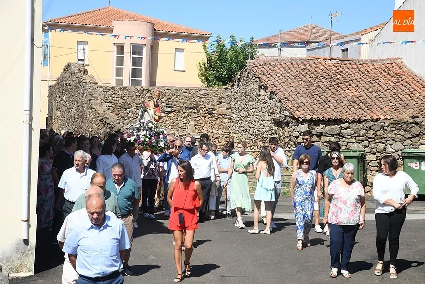 Foto 14 - Los Kintos de Villasrubias sacan en procesi&oacute;n al patr&oacute;n de la localidad