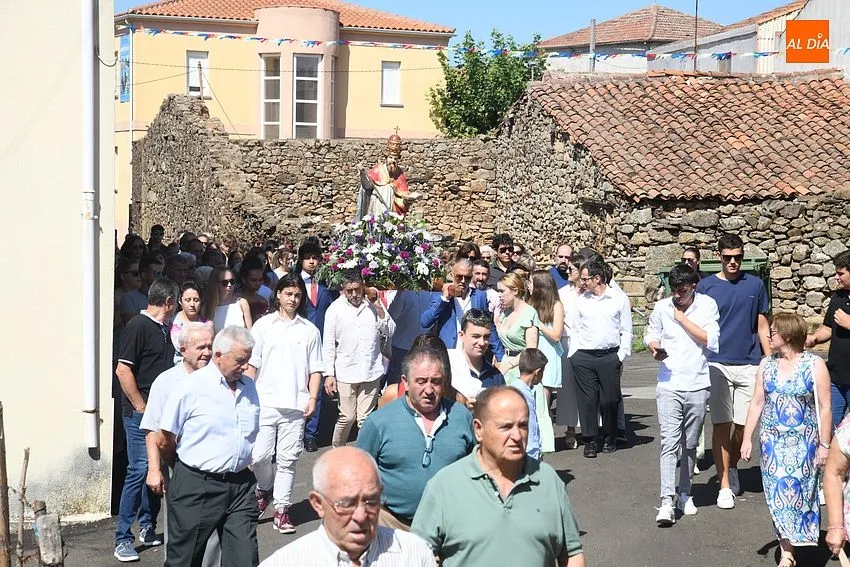 Foto 15 - Los Kintos de Villasrubias sacan en procesi&oacute;n al patr&oacute;n de la localidad