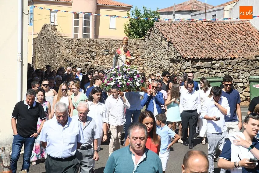 Foto 16 - Los Kintos de Villasrubias sacan en procesi&oacute;n al patr&oacute;n de la localidad