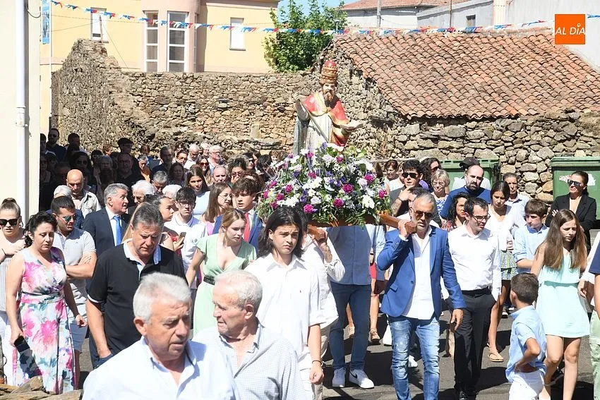 Foto 17 - Los Kintos de Villasrubias sacan en procesi&oacute;n al patr&oacute;n de la localidad