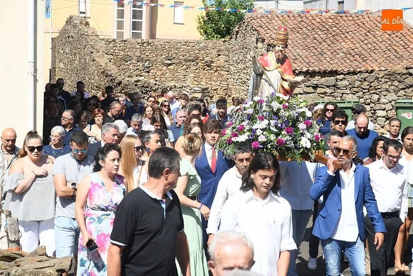 Foto 18 - Los Kintos de Villasrubias sacan en procesi&oacute;n al patr&oacute;n de la localidad