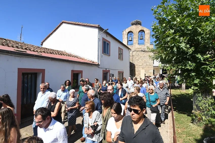 Foto 7 - Los Kintos de Villasrubias sacan en procesi&oacute;n al patr&oacute;n de la localidad