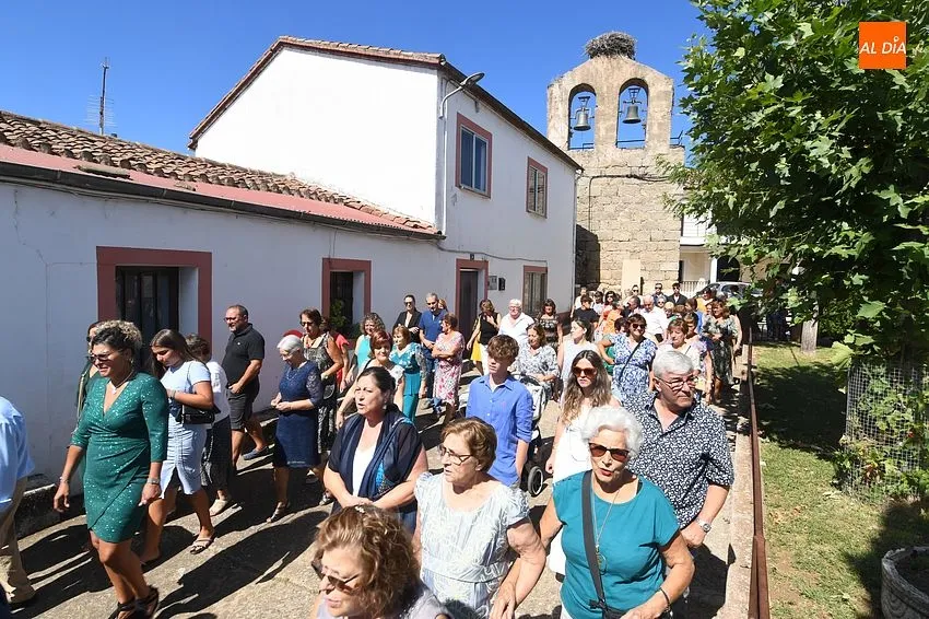 Foto 8 - Los Kintos de Villasrubias sacan en procesi&oacute;n al patr&oacute;n de la localidad