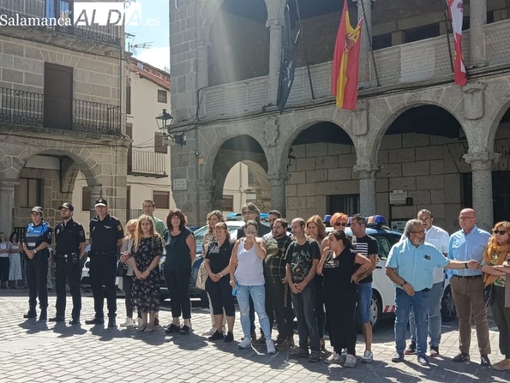 Béjar se concentra contra la violencia machista tras el asesinato a una vecina