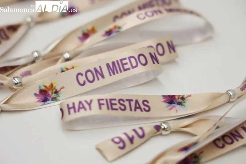 Las concejalas de Familia e Igualdad de Oportunidades, Miryam Rodríguez, y de Salud Pública, María de la Vega Villar, presentaban esta mañana la campaña de sensibilización y prevención contra agresiones sexuales para las Fiestas de Salamanca. Foto de Davi
