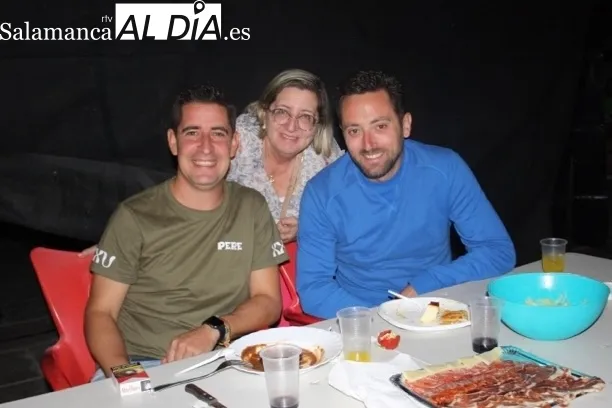 La Plaza Mayor de Villoria acogía la tradicional merienda de la vaca