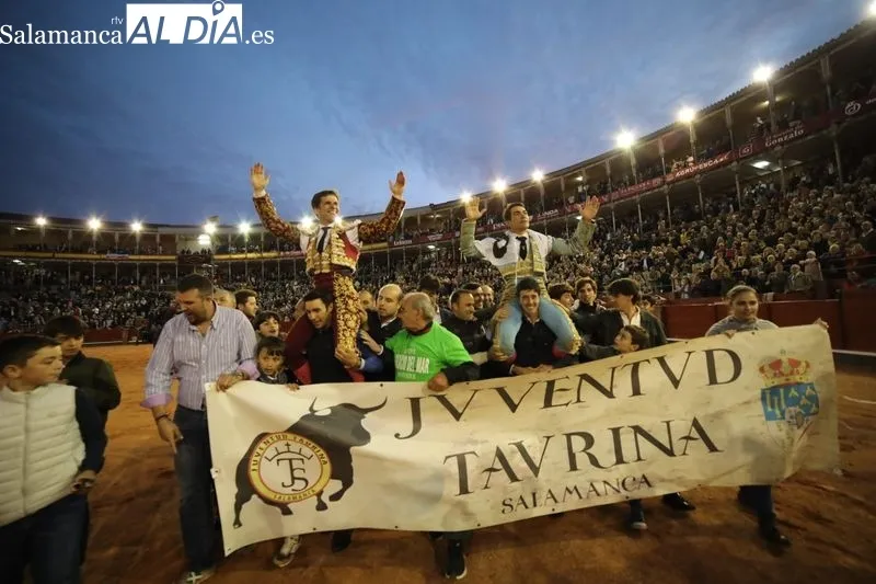 Puerta grande en La Glorieta para López Chaves y El Juli. Fotos: Miguel Hernández