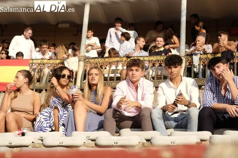 El ambiente en los tendidos en el segundo festejo de abono de la Feria de Salamanca | FOTOS: Pablo Angular