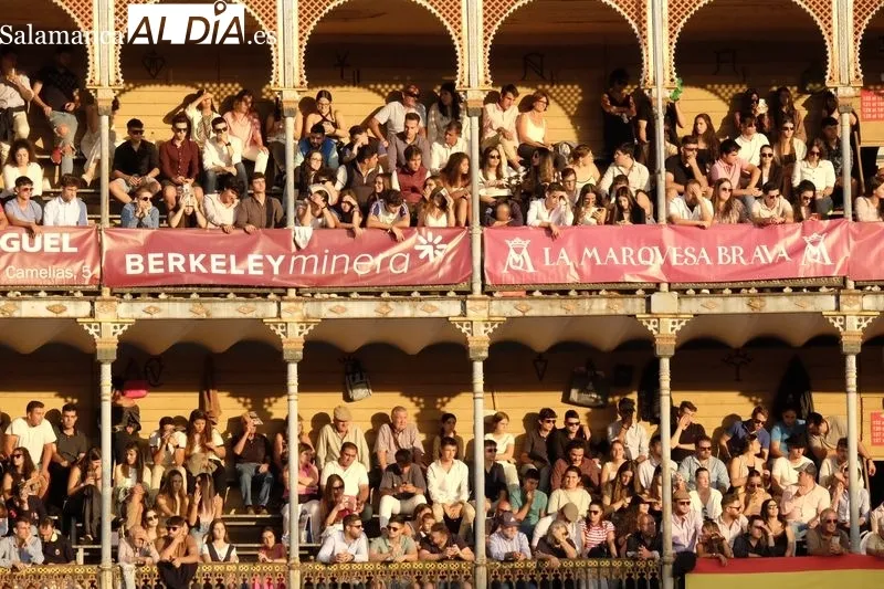 El ambiente en los tendidos en el segundo festejo de abono de la Feria de Salamanca | FOTOS: Pablo Angular