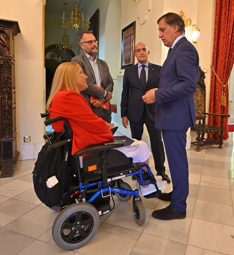 Recepción en el Ayuntamiento a una delegación de Cruz Roja Salamanca