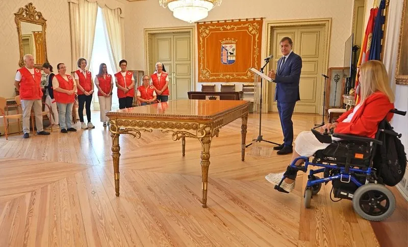 Recepción en el Ayuntamiento a una delegación de Cruz Roja Salamanca