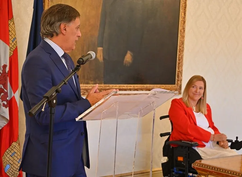 Recepción en el Ayuntamiento a una delegación de Cruz Roja Salamanca