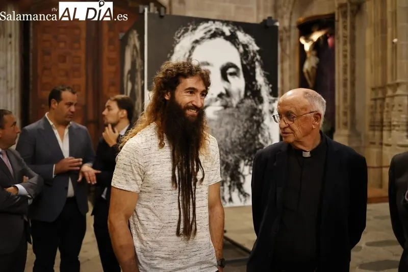Inauguración de la exposición ‘Apóstol’ en la Catedral Nueva. Fotos: David Sañudo