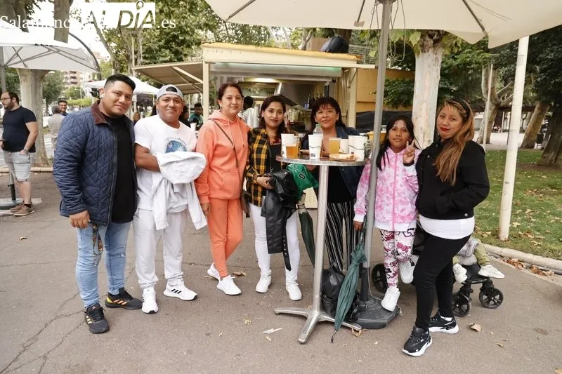 Ambiente en las casetas de la Feria de Día ubicadas en La Alamedilla. Fotos: David Sañudo