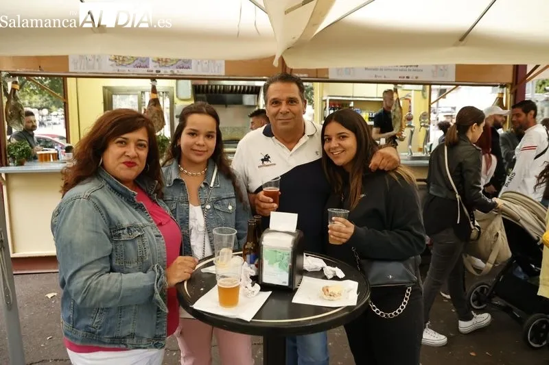 Ambiente en las casetas de la Feria de Día ubicadas en La Alamedilla. Fotos: David Sañudo