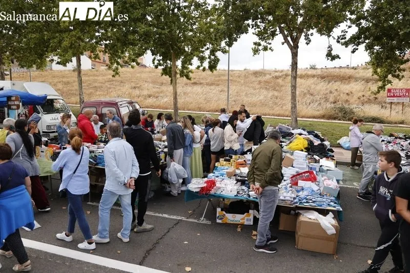 El Rastro, este domingo en la avenida Carmen Martín Gaite. Fotos: David Sañudo