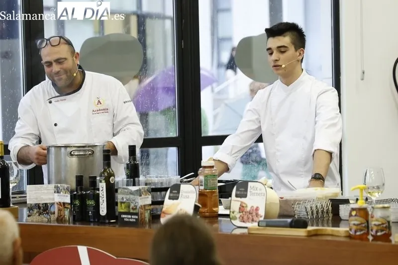 Cata de productos agroalimentarios y Showcooking con 'Salamanca en Bandeja'. Fotos: David Dañudo 