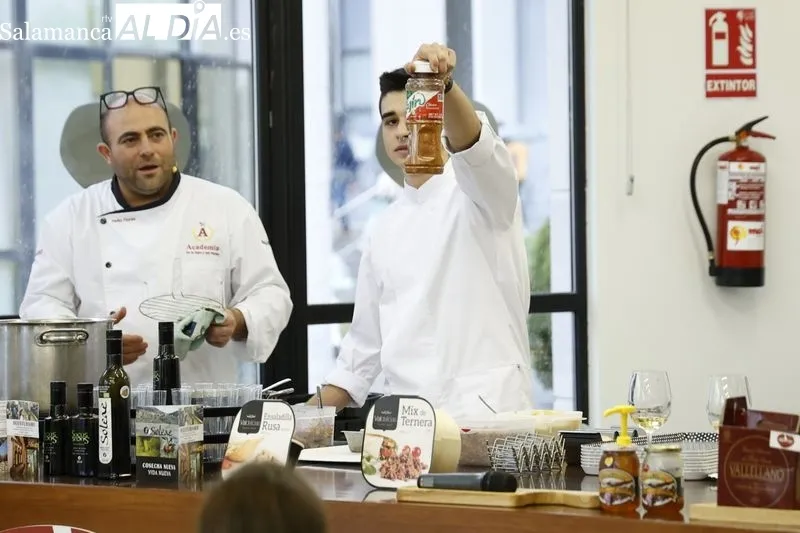 Cata de productos agroalimentarios y Showcooking con 'Salamanca en Bandeja'. Fotos: David Dañudo 