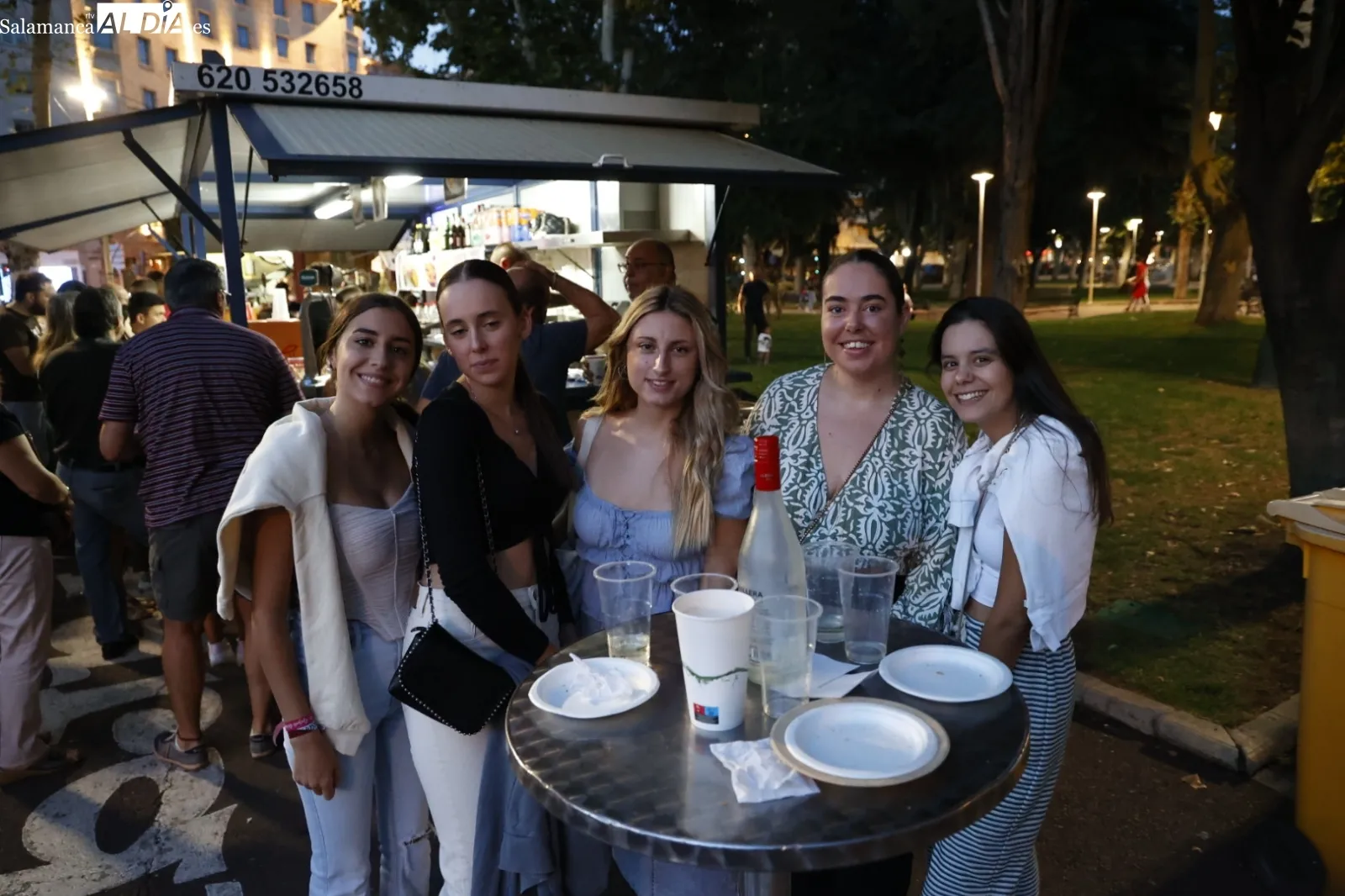 Foto 16 - Las casetas de la Alamedilla presentan un buen ambiente este martes