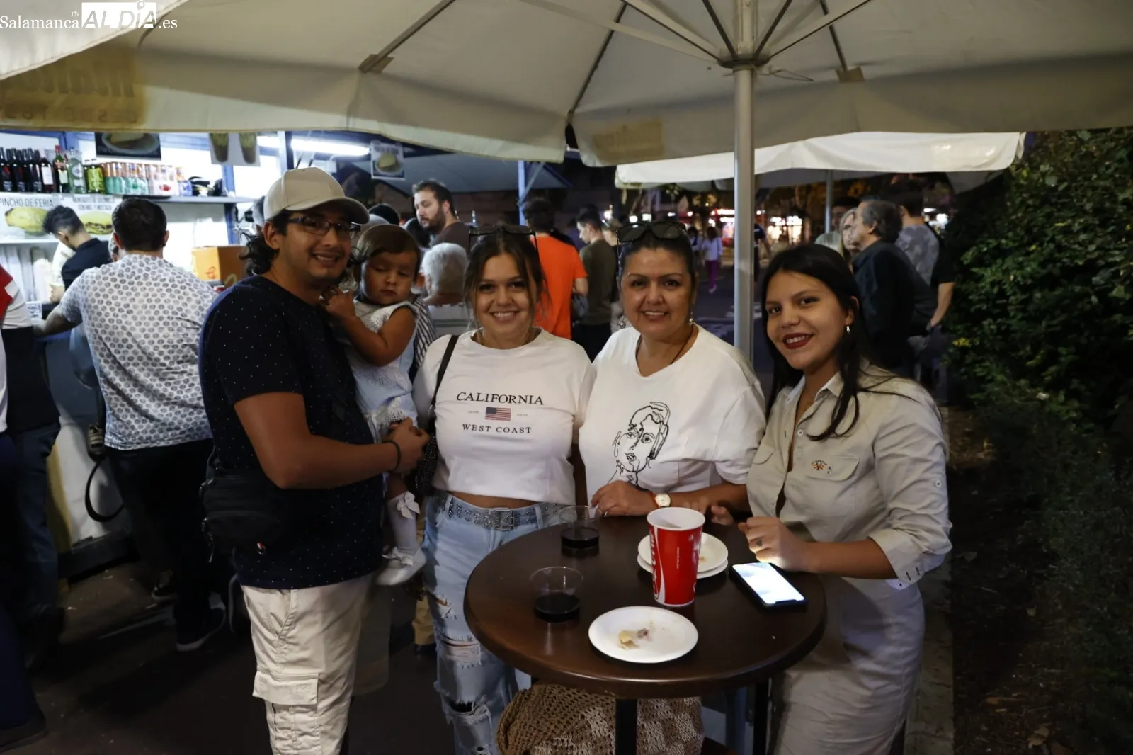 Foto 10 - Las casetas de la Alamedilla presentan un buen ambiente este martes