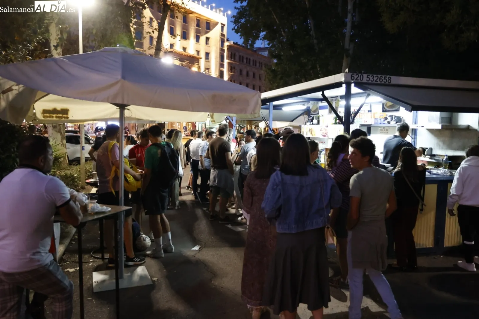 Foto 3 - Las casetas de la Alamedilla presentan un buen ambiente este martes