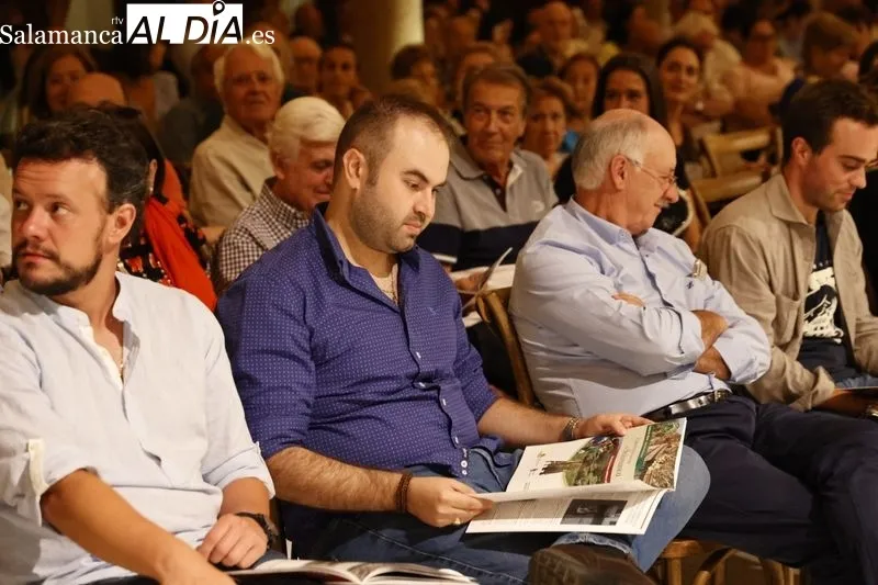 Presentación del número 10 de la revista de la Federación de Peñas Taurinas Helmántica en el Casino de Salamanca. Fotos: David Sañud