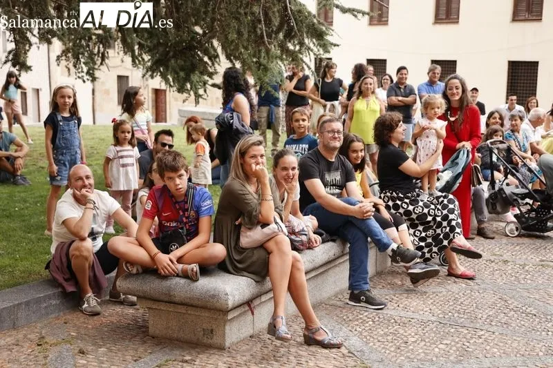 'Rodeo', de la compañía La Banda del Otro en el Patio Chico dentro del Festival de Artes de Calle. Fotos: David Sañudo