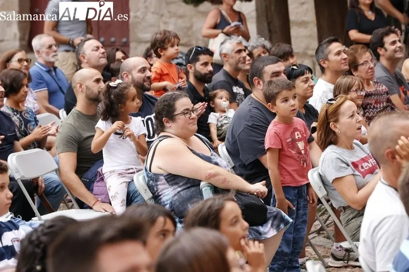 'Rodeo', de la compañía La Banda del Otro en el Patio Chico dentro del Festival de Artes de Calle. Fotos: David Sañudo