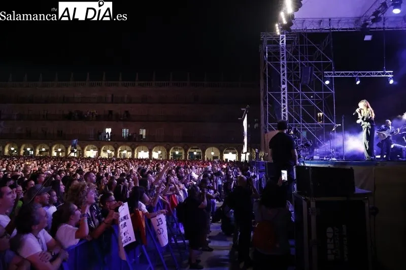 Concierto de Vanesa Martin en la Plaza Mayor de Salamanca. Fotos: David Sañudo