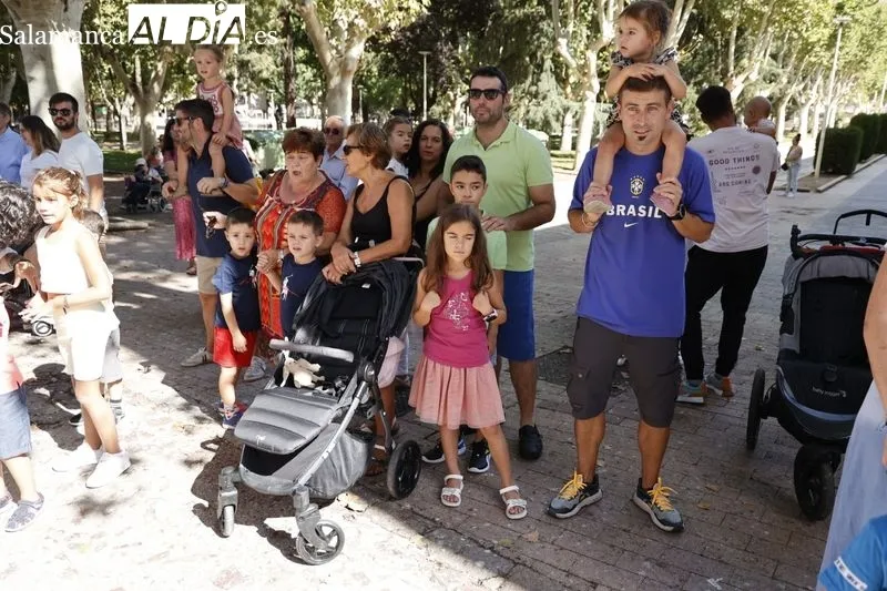 Cabezudos y charangas por el centro de Salamanca. Fotos: David Sañudo