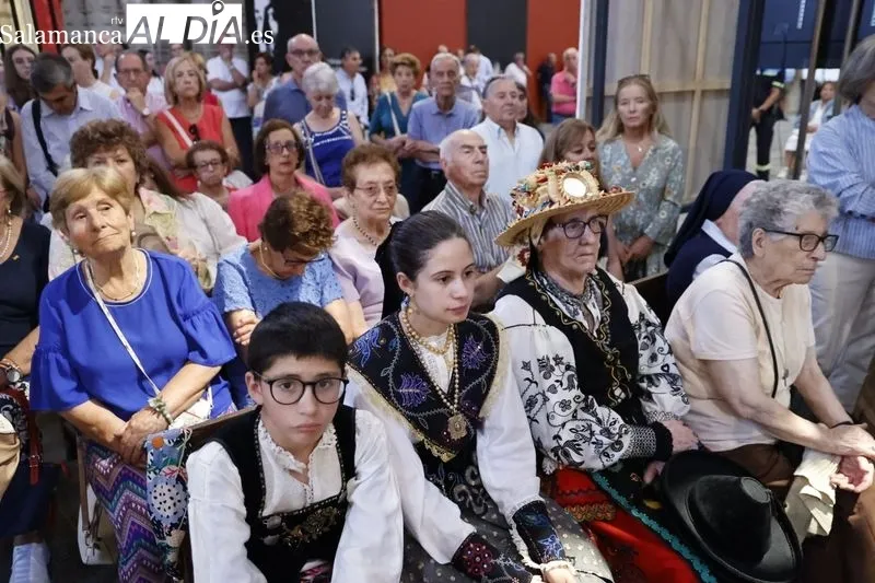 Misa en honor a Santa María de la Vega en la Catedral Nueva. Fotos: David Sañudo