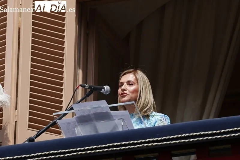 Pregón de María Victoria Mateos Manteca en la Plaza Mayor de Salamanca. Fotos: David Sañudo