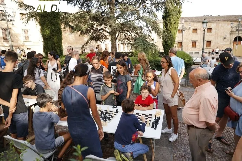 Feria del Ajedrez en la Plaza de Anaya de Salamanca. Fotos: David Sañudo