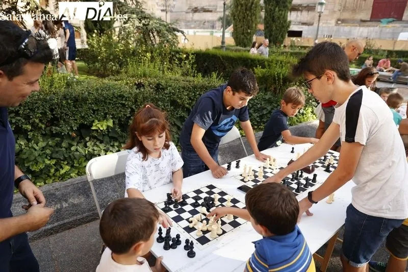 Feria del Ajedrez en la Plaza de Anaya de Salamanca. Fotos: David Sañudo