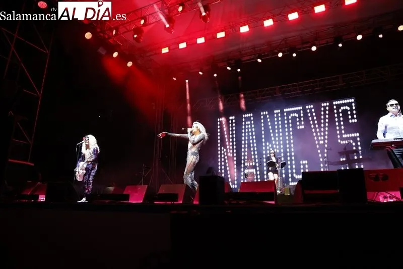 Concierto de Nancys Rubias y de Fangoria en la Plaza Mayor de Salamanca. Fotos: David Sañudo