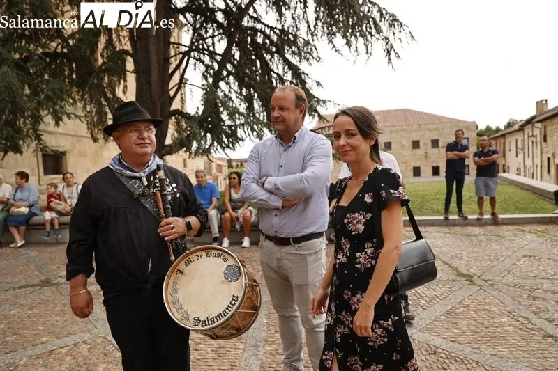 Foto 14 - El Folclore Charro, muy presente gracias al pasacalles realizado por los tamborileros